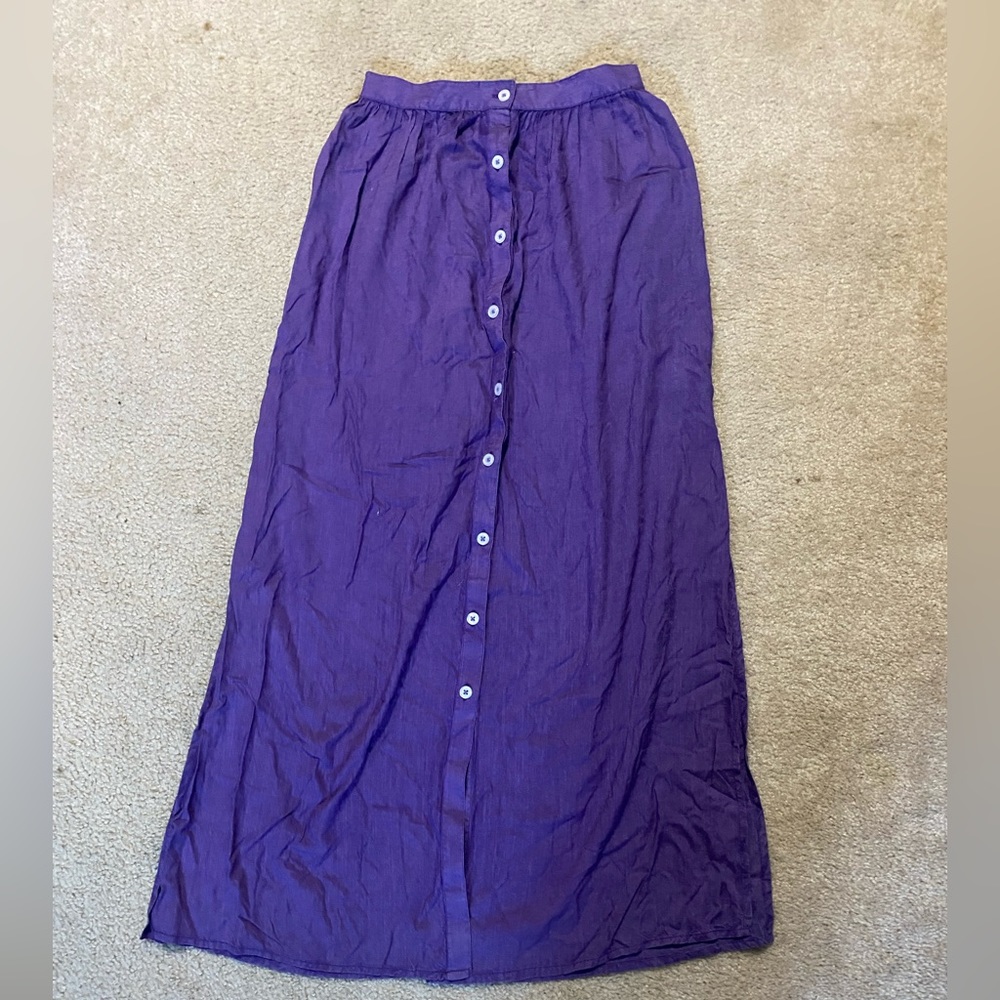 Long buttoned skirt